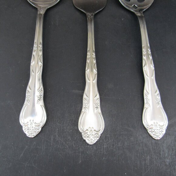 Hanford Forge Stainless Steel Serve Ware Floral Design Set of 5 Pieces - Picture 3 of 13